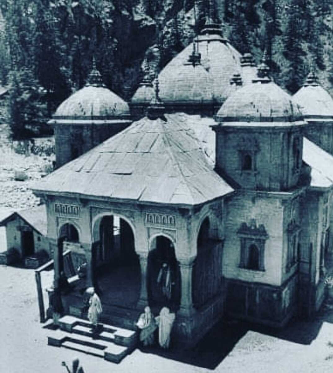 who built gangotri temple